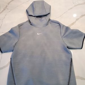 Nike Therma Wear Short Sleeve Travel Hoodie NEW
